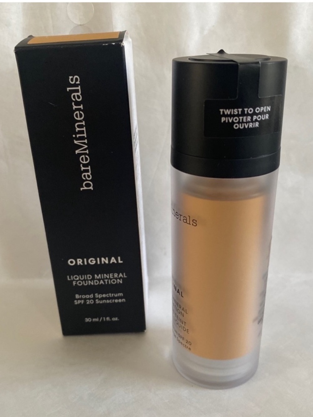 bareMinerals ORIGINAL Liquid Mineral Foundation SPF 20 Light 08 $39 NIB